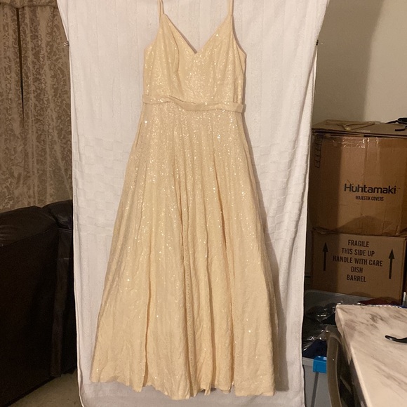 Irene by Mac duggal beautiful ball gown cream color size 12 very delicate fabric - Picture 2 of 8